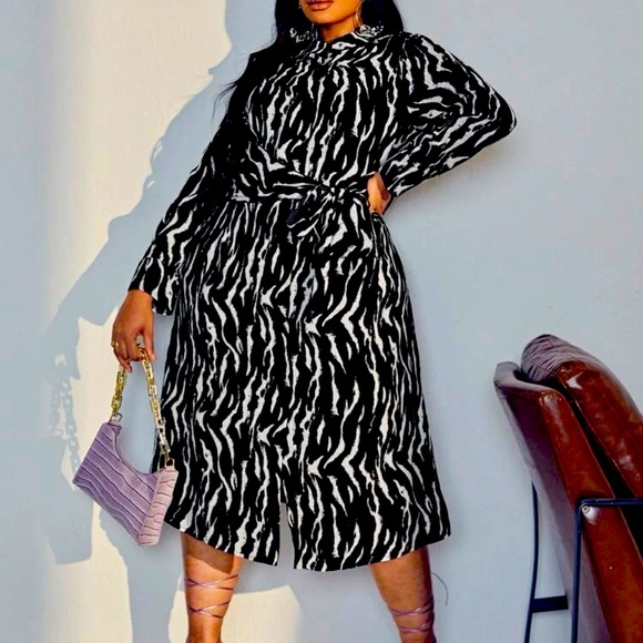 Women’s Black and White Dress - Picture 1 of 1